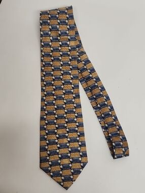 Jeep There's Only One Classic Geometric Pattern MenS Tie in Navy& Gold 100% SILK